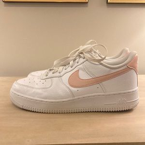 Women’s Nike Air Force 1 tennis shoes. Size 8.5